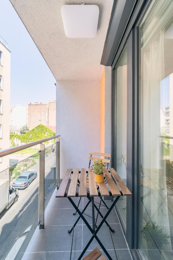 Corvin Apartment With Balcony And Ac Budapest Eksteriør bilde