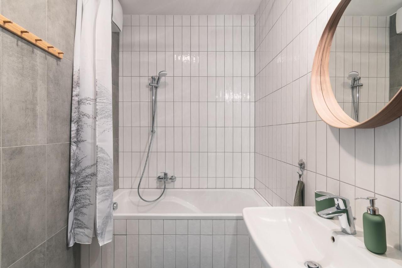 Corvin Apartment With Balcony And Ac Budapest Eksteriør bilde