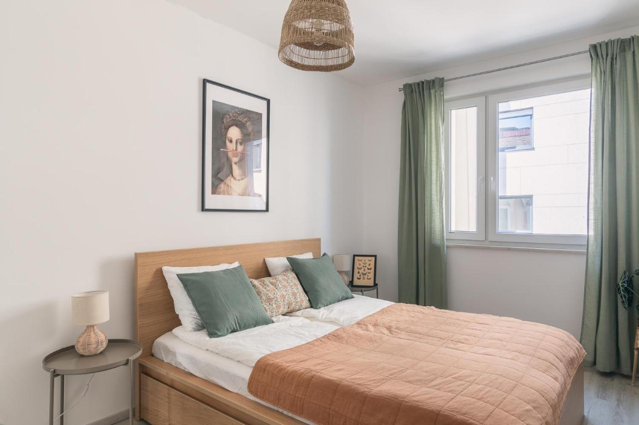 Corvin Apartment With Balcony And Ac Budapest Eksteriør bilde